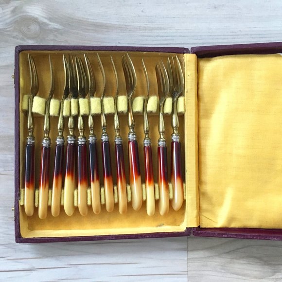 Vintage French Country Style Dessert Forks - Picture 1 of 3